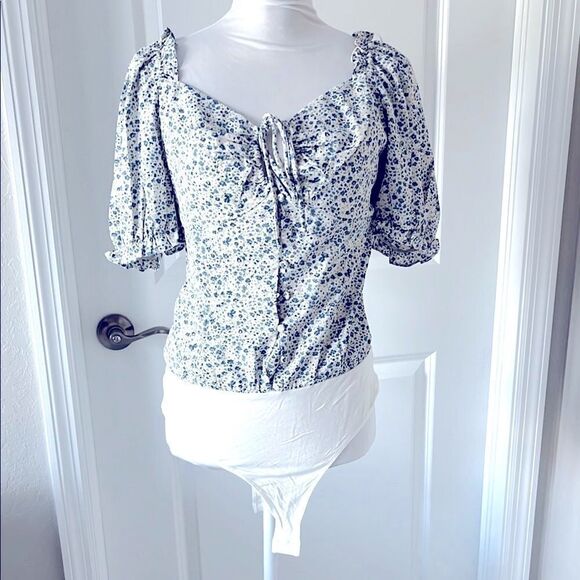 Heyson Body Suit Itsy Bitsy Floral Prints Key hole tie w buttons NWT SZ M - Picture 1 of 14